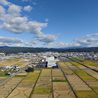 秋田県横手市　郊外ショッピングエリアからのドローン空撮